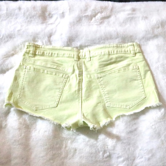 Supre’ Yellow green Shorts - Picture 2 of 3